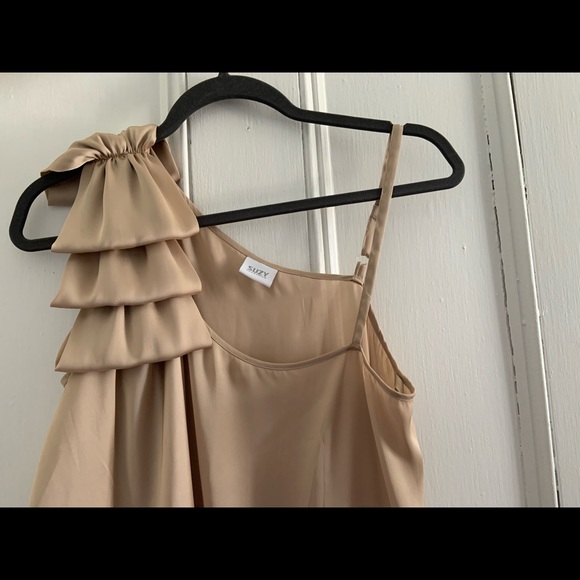 Gold satin blouse. - Picture 2 of 4